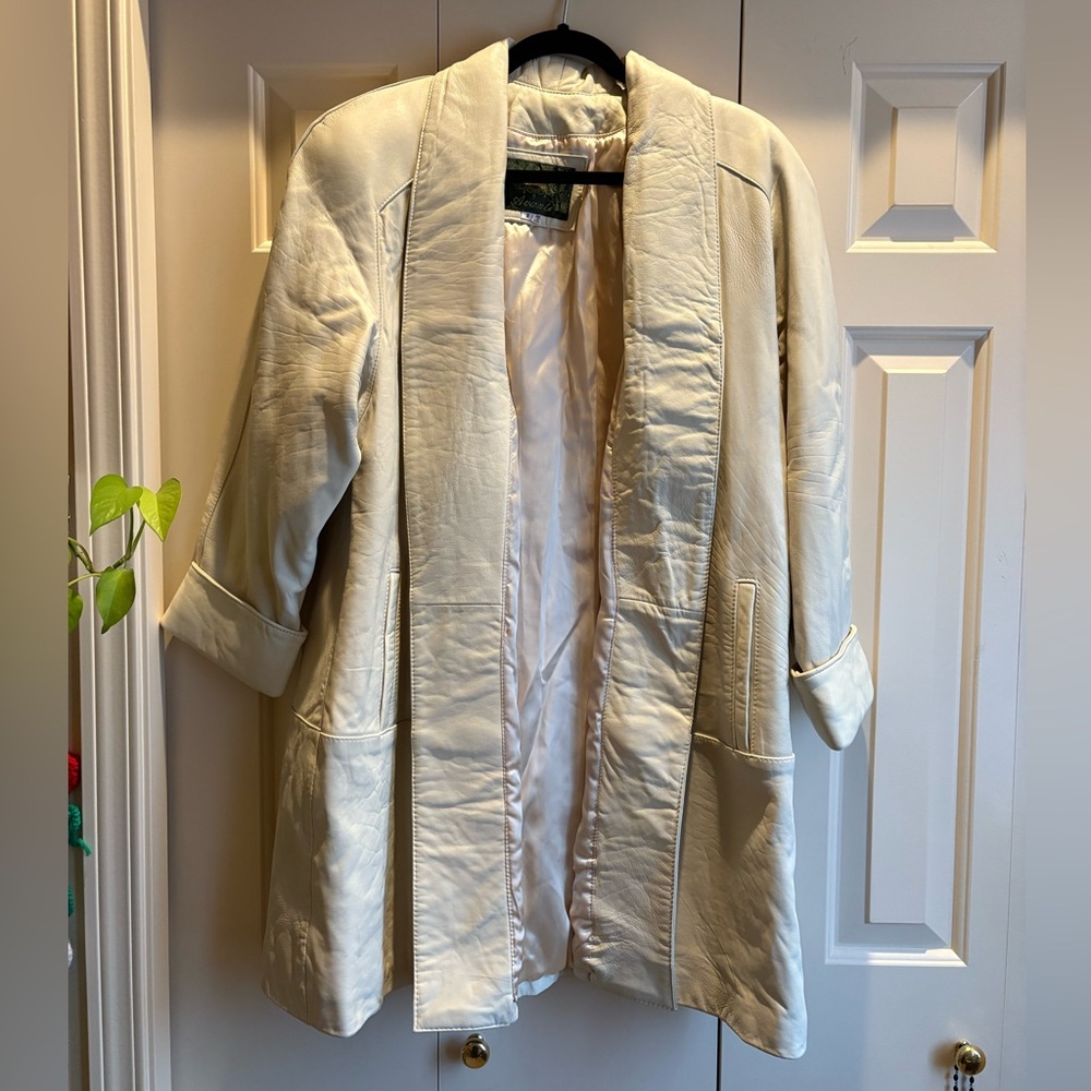 Vintage Avanti Ivory Leather Padded
Shoulder Open Front Coat S